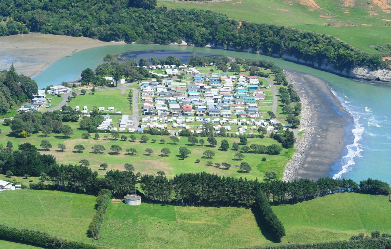 Urenui Beach Camp Exterior photo